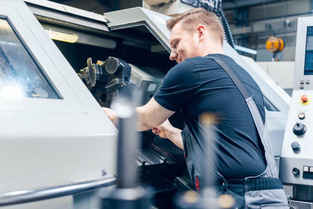 Maschinenbedienung in der Produktion Maschinen, Mechatronik & Technik